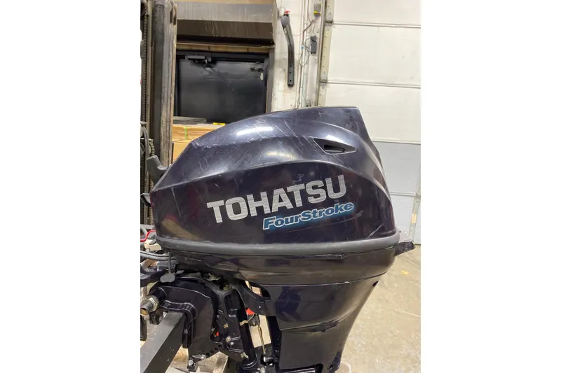 Slide: The Image of Tohatsu FourStroke outboard motor on Azimut 55 Fly, 2008 model. - 68