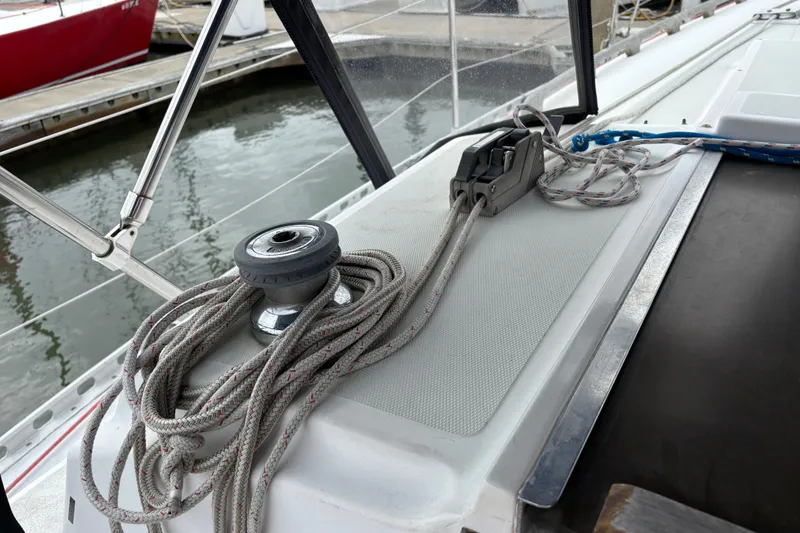 Slide: The Image of Deck of 1988 J Boats J/28 sailboat with winch and ropes in marina. - 14