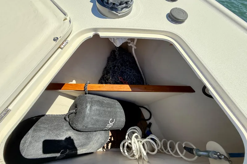 Slide: The Image of Storage compartment of 2002 Palm Beach Motor Yachts Avalon 38 with ropes and fenders. - 28