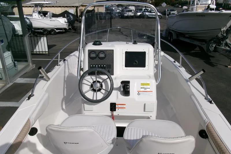 Slide: The Image of 2005 Seaswirl 1851 CC O/B boat interior with steering wheel and controls. - 10