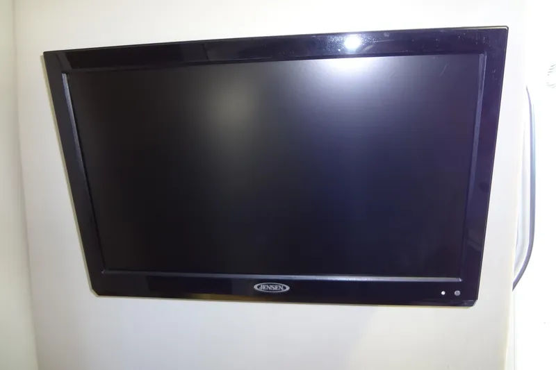 Slide: The Image of Wall-mounted flat-screen TV on a 2017 Sea Ray Sundancer 280 yacht. - 35