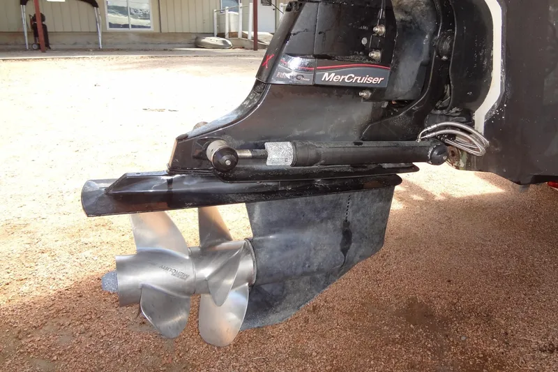 Slide: The Image of 2017 Sea Ray Sundancer 280 MerCruiser engine with propeller on display. - 48