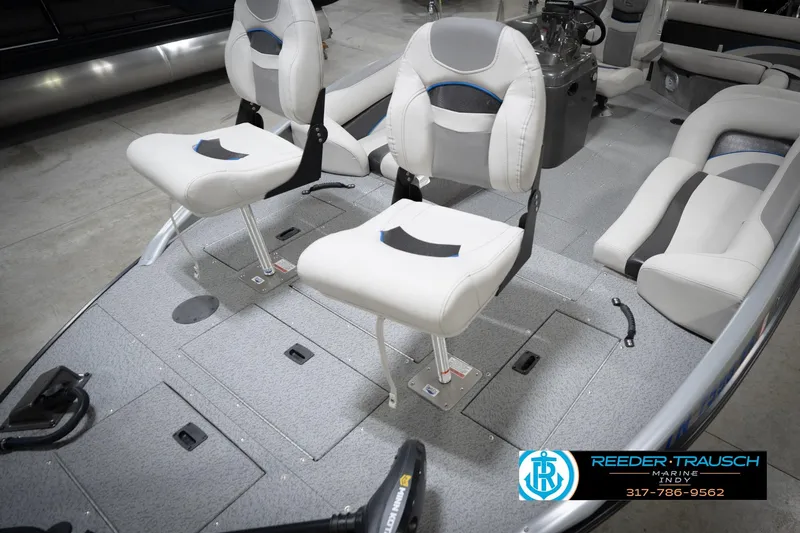 Slide: The Image of Two white and gray boat seats on a Flowers SD224, 2022 model. - 10