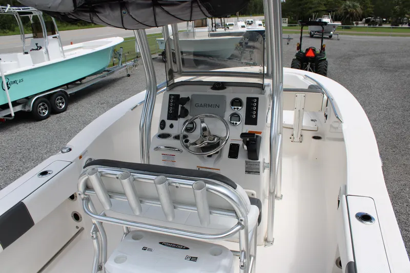 Slide: The Image of 2018 Robalo R200 Center Console boat interior with Garmin navigation system. - 19