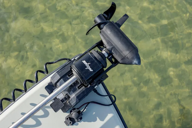 Slide: The Image of Electric boat motor on clear water, Vtech model 18, year 2025. - 25