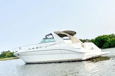 The Image of 1995 Sea Ray 370 Sundancer yacht on calm water, side view. - 0