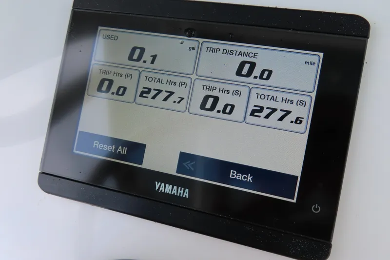 Slide: The Image of Yamaha display on 2024 Sea Hunt Gamefish 30 Coffin Box showing trip data. - 21