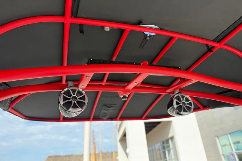 Slide: The Image of Red frame and speakers on 2019 Yamaha Boats 242X E-Series canopy. - 68