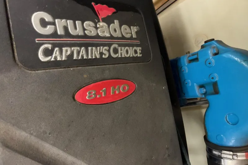 Slide: The Image of Crusader Captain's Choice 8.1 HO engine in 2003 Silverton 410 Sport Bridge. - 32