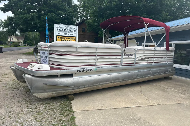 Slide: The Image of 1999 Sanpan 2500 LE pontoon boat for sale at Devil's Lake Boat Yard. - 1