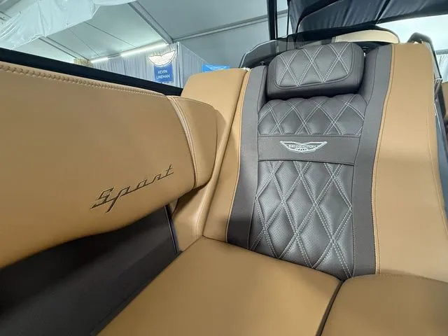 Slide: The Image of Bennington 25RTSB R Bowrider Swingback 2026 - 11