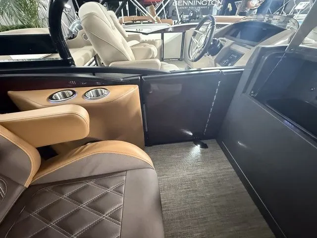 Slide: The Image of Bennington 25RTSB R Bowrider Swingback 2026 - 27