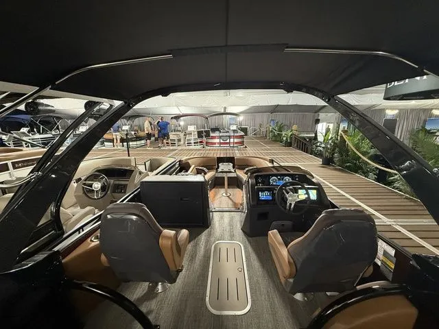 Slide: The Image of Bennington 25RTSB R Bowrider Swingback 2026 - 34