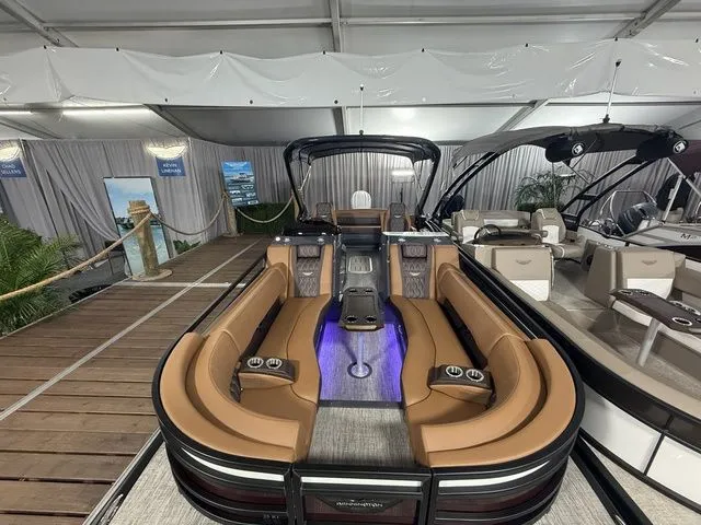 Slide: The Image of Bennington 25RTSB R Bowrider Swingback 2026 - 35