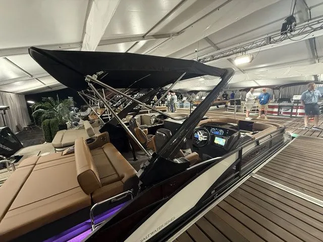 Slide: The Image of Bennington 25RTSB R Bowrider Swingback 2026 - 5