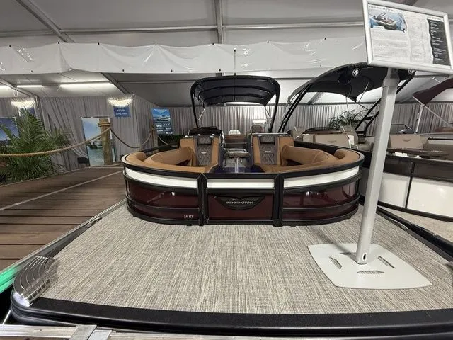Slide: The Image of Bennington 25RTSB R Bowrider Swingback 2026 - 6