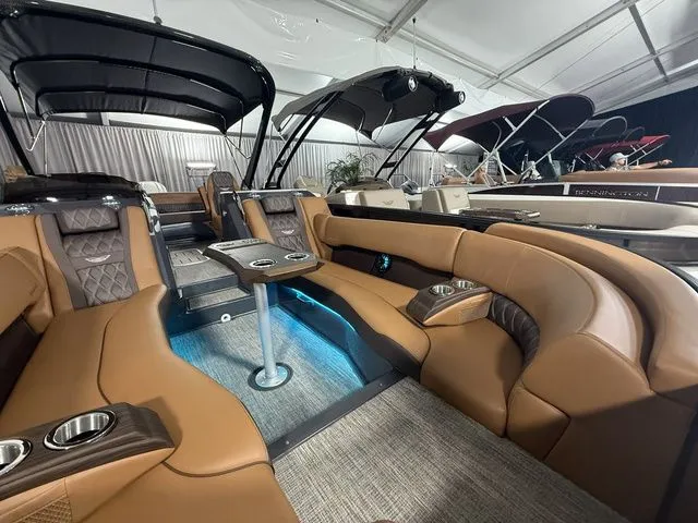 Slide: The Image of Bennington 25RTSB R Bowrider Swingback 2026 - 9