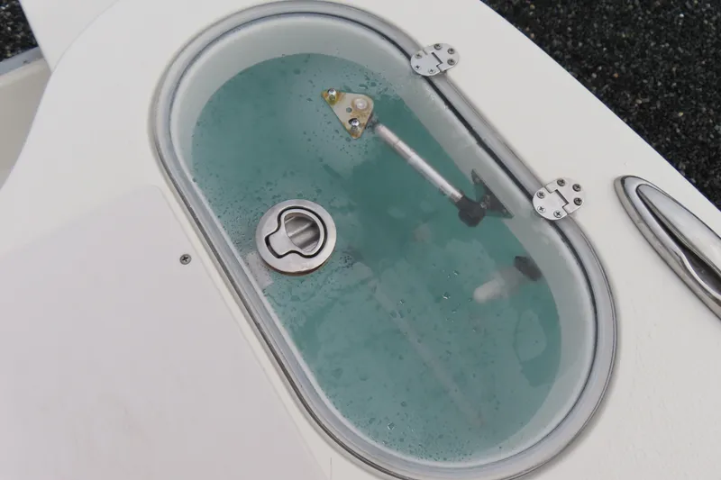Slide: The Image of Livewell on 2017 NauticStar 25 XS Offshore boat, filled with water. - 38
