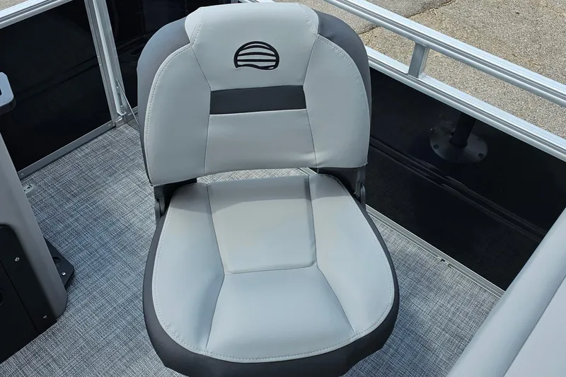Slide: The Image of Gray captain's chair on 2026 Sun Tracker Sportfish 24 XP3 boat. - 19