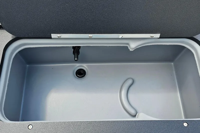 Slide: The Image of Livewell compartment in 2026 Sun Tracker Sportfish 24 XP3 boat. - 22