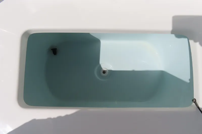 Slide: The Image of Top view of a 2019 Sea Hunt Ultra 225 boat's livewell filled with water. - 18