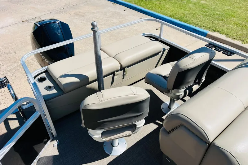 Slide: The Image of 2022 Sun Tracker SportFish 22 XP3 boat interior with seating and motor. - 36