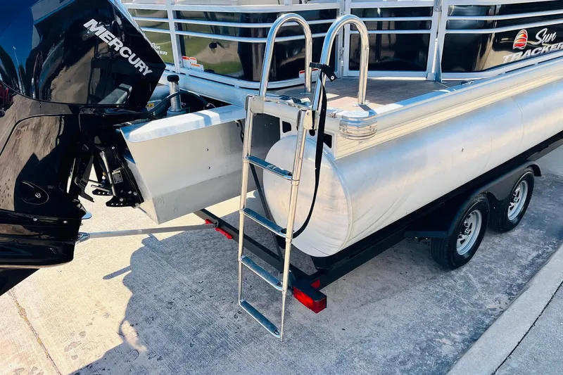 Slide: The Image of 2022 Sun Tracker SportFish 22 XP3 pontoon boat with Mercury engine and boarding ladder. - 9