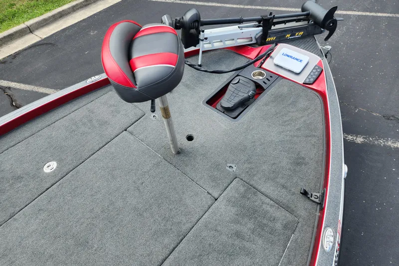 Slide: The Image of 2015 Ranger Z521 Comanche boat deck with seat and fishing equipment. - 2