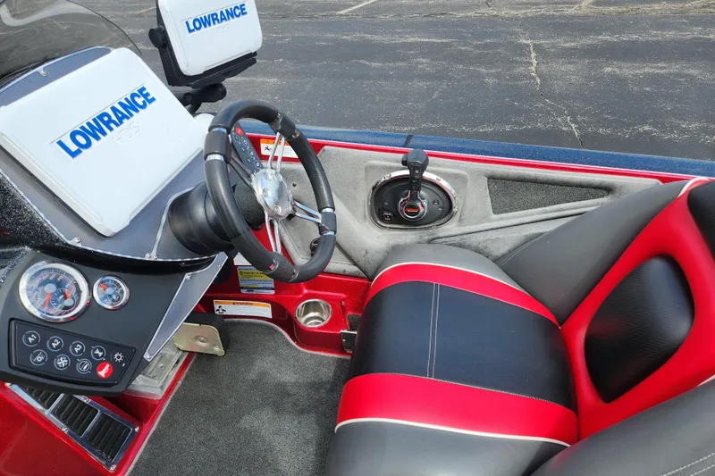 Slide: The Image of 2015 Ranger Z521 Comanche boat cockpit with Lowrance electronics and red-black seating. - 4