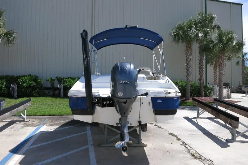 Slide: The Image of 2015 NauticStar 203SC Sport Deck boat with Yamaha 115 engine, parked outdoors. - 11