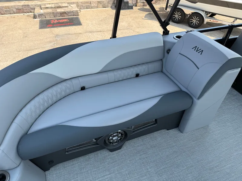 Slide: The Image of Avalon VNT85 RF23T 2025 - 10