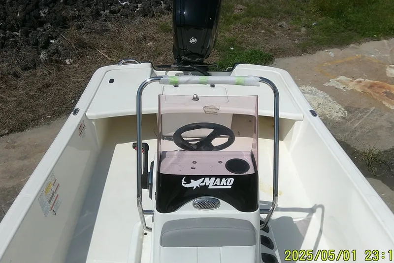 Slide: The Image of 2024 Mako Pro Skiff 17 CC boat interior with steering console and seating. - 4