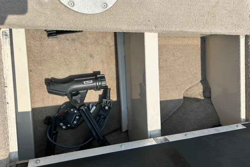 Slide: The Image of 2003 Crestliner 1850 Fish Hawk SC interior storage with fishing rod holder. - 10