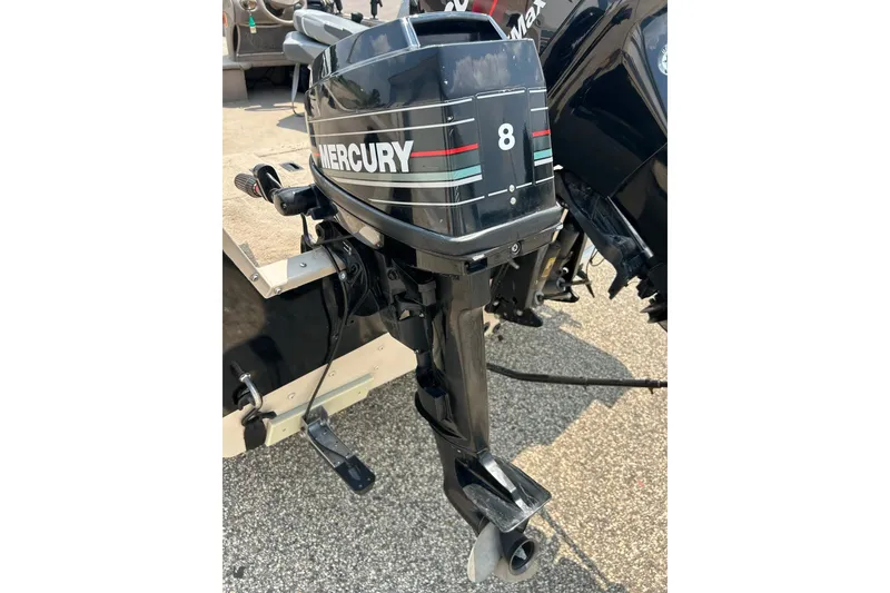 Slide: The Image of 2003 Crestliner 1850 Fish Hawk SC with Mercury 8 outboard motor. - 18