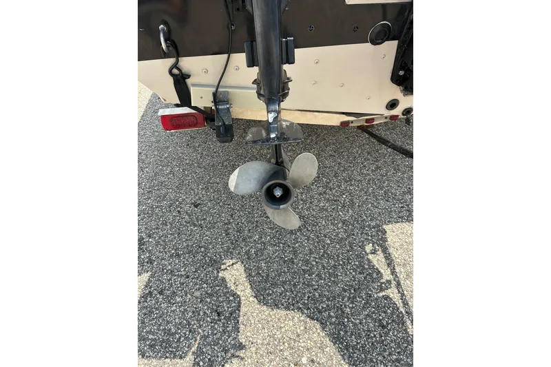 Slide: The Image of Propeller of 2003 Crestliner 1850 Fish Hawk SC on asphalt surface. - 19