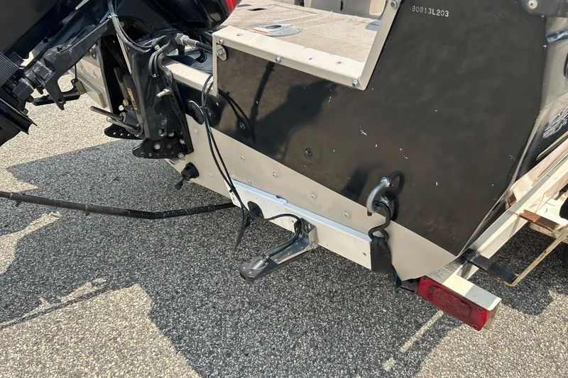 Slide: The Image of 2003 Crestliner 1850 Fish Hawk SC boat transom and motor mount on trailer. - 20