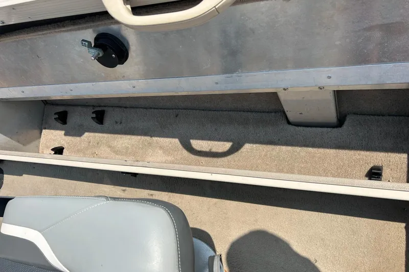 Slide: The Image of 2003 Crestliner 1850 Fish Hawk SC interior with seating and storage compartment. - 41