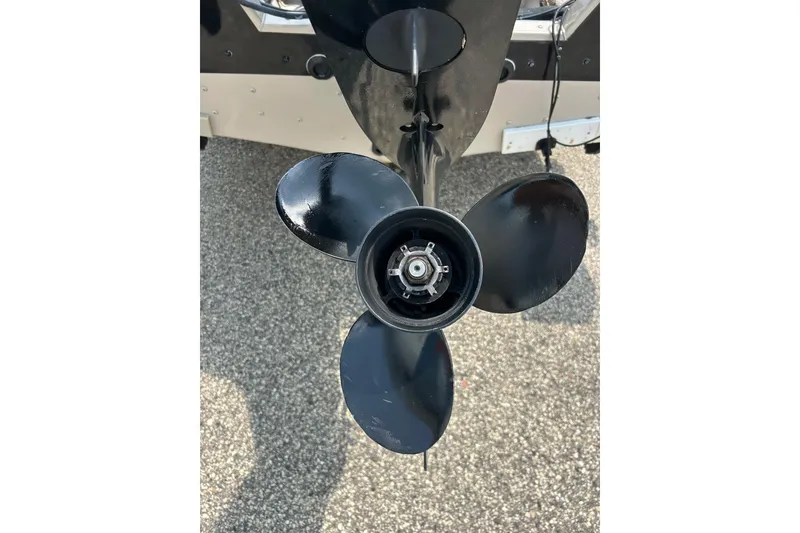 Slide: The Image of Propeller of 2003 Crestliner 1850 Fish Hawk SC boat on pavement background. - 5