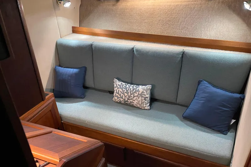 Slide: The Image of 1986 Bayliner 4550 Motoryacht interior with cushioned seating and decorative pillows. - 31
