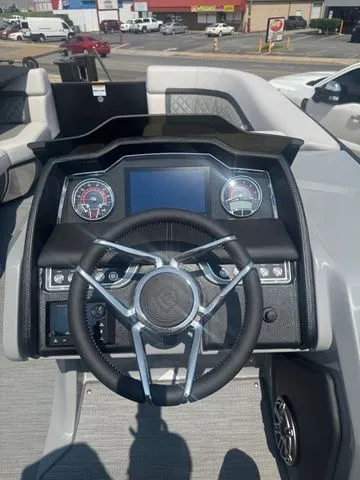 Slide: The Image of Godfrey Aqua Patio 255 SFL - Yamaha 450 XTO 2026 - 12