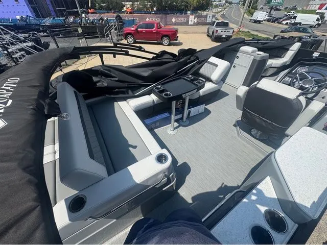 Slide: The Image of Godfrey Aqua Patio 255 SFL - Yamaha 450 XTO 2026 - 13