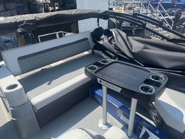 Slide: The Image of Godfrey Aqua Patio 255 SFL - Yamaha 450 XTO 2026 - 6