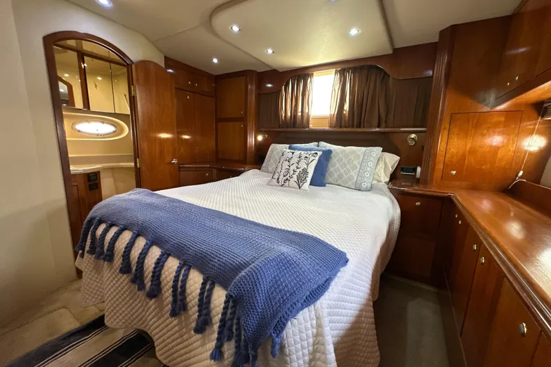 Slide: The Image of Luxurious cabin interior of 2004 Cruisers Yachts 405 Express Motoryacht with elegant wood finish. - 84