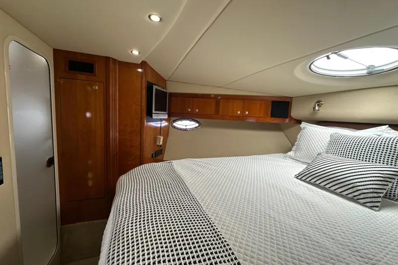 Slide: The Image of Luxurious cabin interior of 2004 Cruisers Yachts 405 Express Motoryacht with cozy bedding. - 71