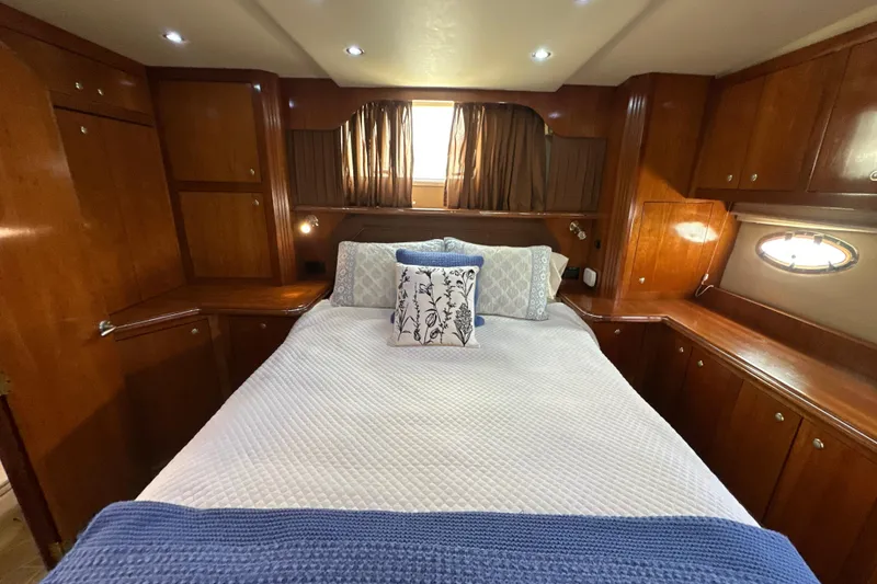 Slide: The Image of Luxurious cabin interior of 2004 Cruisers Yachts 405 Express Motoryacht with elegant wood finish. - 91