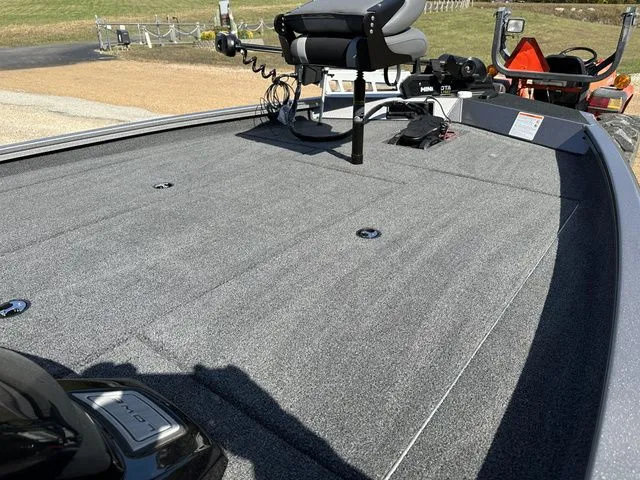 Slide: The Image of Lowe Stinger 5 Series 195 Bass 2025 - 11