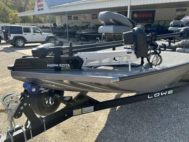 Slide: The Image of Lowe Stinger 5 Series 195 Bass 2025 - 5