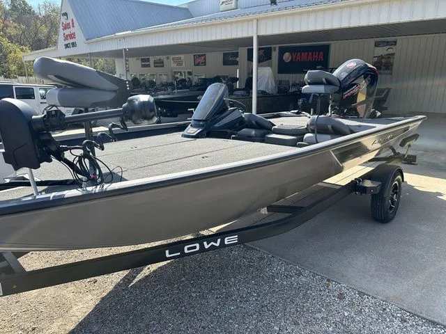 Slide: The Image of Lowe Stinger 5 Series 195 Bass 2025 - 7