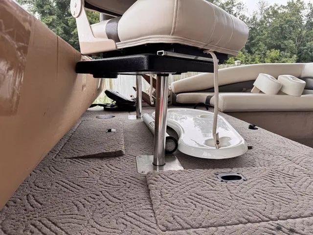 Slide: The Image of Lowe TH224 2003 - 13