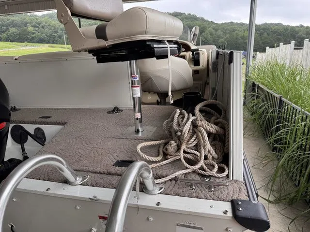 Slide: The Image of Lowe TH224 2003 - 4